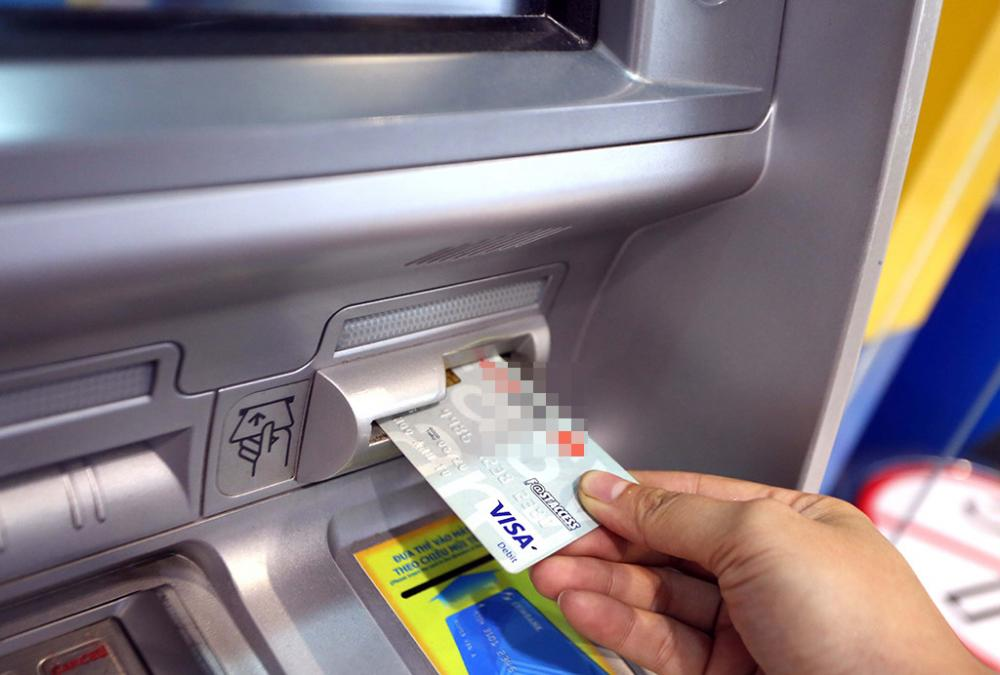 Sai lầm khi rút tiền mặt từ thẻ tín dụng cần tránh